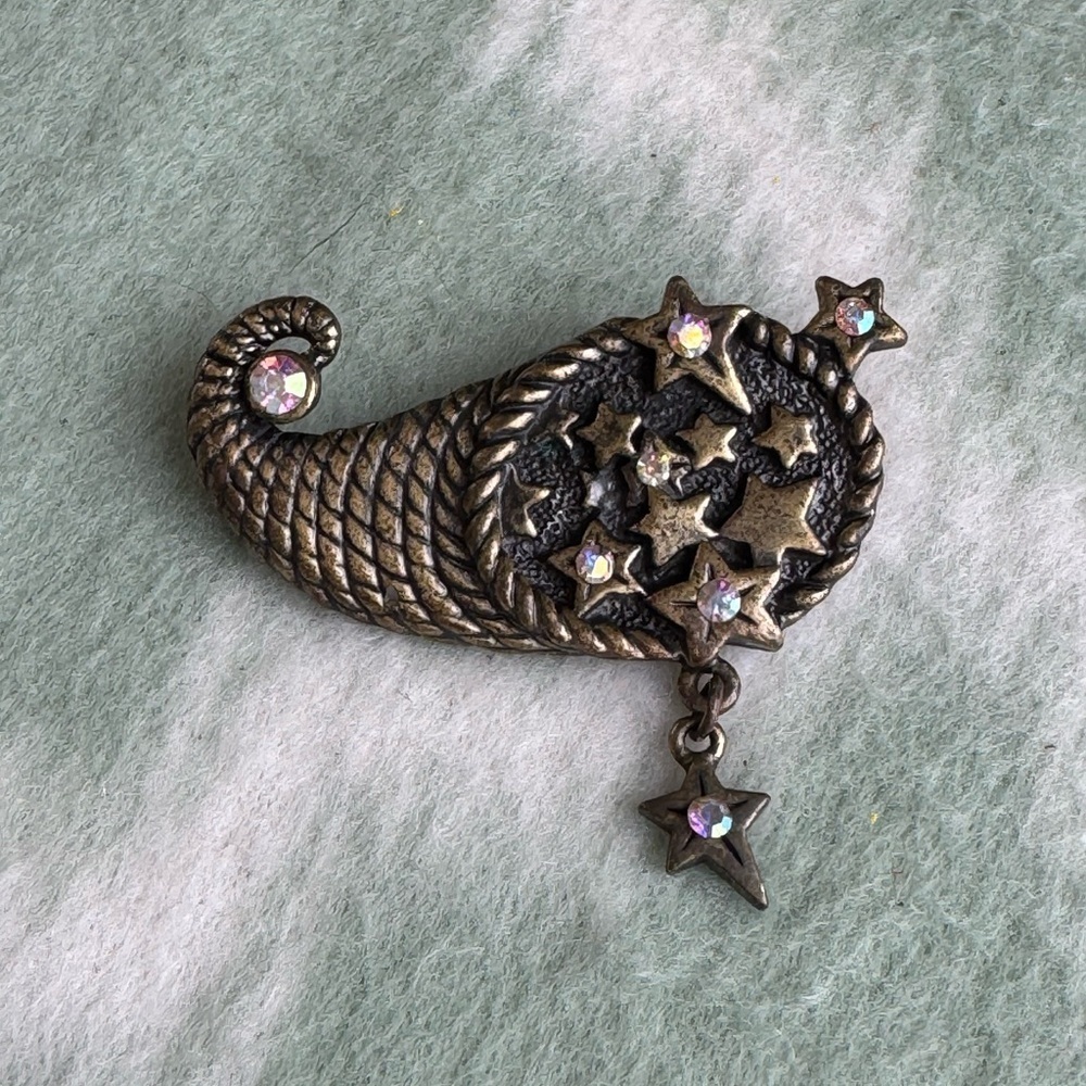 Vintage DD signed basket of Stars rhinestone cornucopia Brooch brown